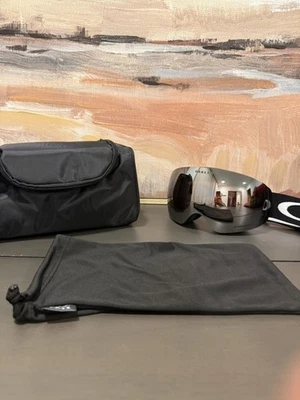 NEW Oakley FlightDeck M Snow Goggles Black Frame Black Iridium Lens - Image 1 of 4
