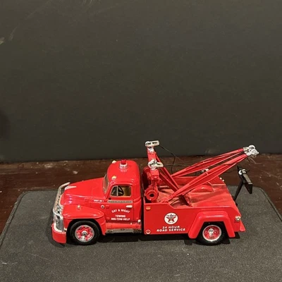 Grúa First Gear 1:34 Texaco 1955 Diamond-T remolque día y noche Foto 1 de 4