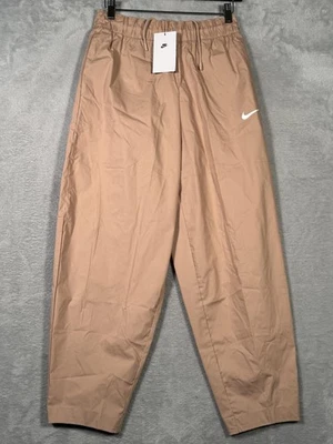 Pantalones Nike para mujer pequeños beige holgados Essentials tiro alto curva DD5975-200 Foto 1 de 4