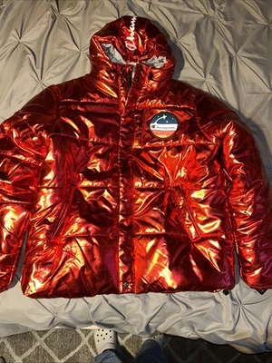 Abrigo Champion X NASA Para Hombres XL Rojo Metálico Puffer Chaqueta Capucha Bandera de EE. UU. Espacio Y2K Foto 1 de 4