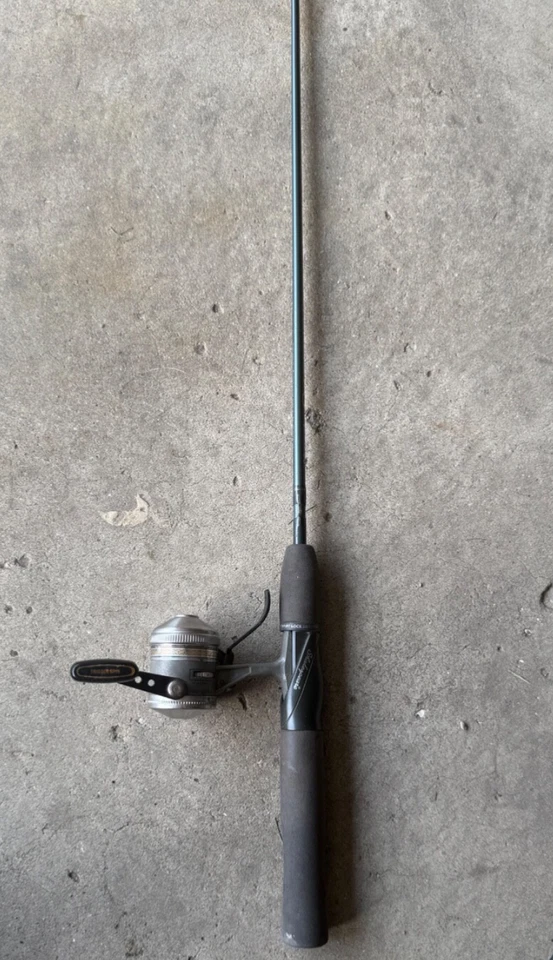 Carrete de pesca giratorio fundido Shakespeare Synergy Rod & Reel Foto 1 de 4