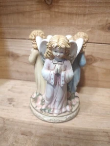 Cottage Collection 3 Angels Praying on Platform With Roses - Picture 1 of 10