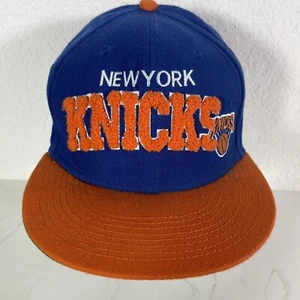Sombrero New York Knicks New Era Madera Dura Clásicos Azul y Naranja 3D Difuso Elevado Usado en Excelente Condición - Imagen 1 de 12
