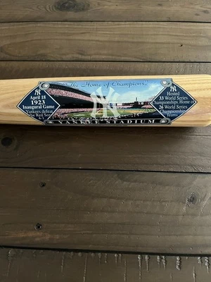 Bate Yankee Stadium Cooperstown Bat Company agotado Foto 1 de 4