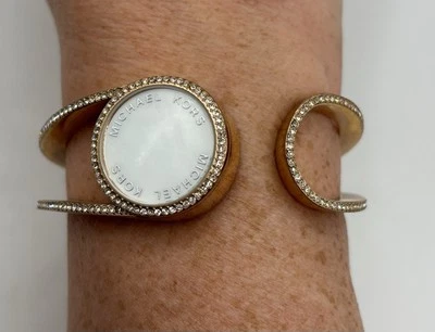 Brazalete Michael Kors Tonificado Oro Rosa, Cristales Transparentes, MOP Clamper Foto 1 de 4