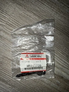 Mitsubishi Fuso Genuine Part Key blank mk645739 - Picture 1 of 2