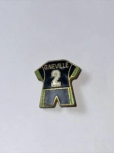CLASSIC MAN UTD MANCHESTER UNITED Gary Neville #2 SHIRT - FOOTBALL PIN BADGE - Picture 1 of 3