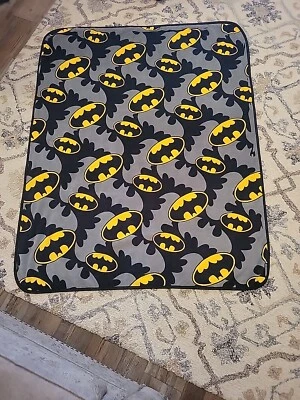 Manta Suave BAT MAN TIRO 50" X 60"-Gris/Negro y Amarillo-Batman Insignias Foto 1 de 4