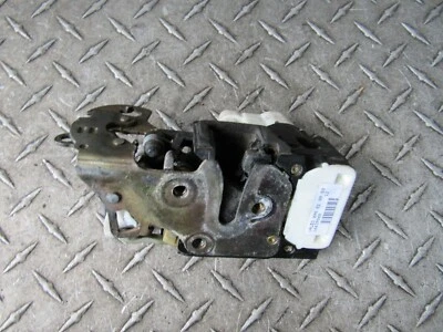 2003 CHEVROLET TRAILBLAZER 4.2L RIGHT PASSENGER FRONT DOOR LATCH LOCK ACTUATOR - Image 1 of 4