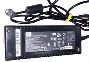 HP ALIMENTATORE PER COMPUTER 220 VOLT USCITA 19,5 VOLT 6,9 AMPERE - Foto 1 di 1