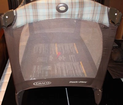 Graco Pack 'n Play -- мокко/зеленый/синий (очищенный и продезинфицированный) - Изображение 1 из 4