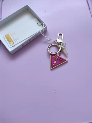 Guess  Schlüsselanhänger Dreieck  - Bild 1 von 3