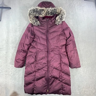 Abrigo con capucha Lands End pequeño acolchado borgoña acolchado de piel sintética para mujer Foto 1 de 4