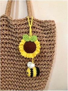 Crochet Sunflower Bee Bag Charms Décor Car Charms Handmade Handicraft (No Bag) - Picture 1 of 7