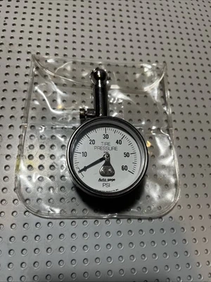 Autometer 60 PSi Peak/Hold Mechanical Tire Pressure Gauge Exc.Co. - Image 1 of 4