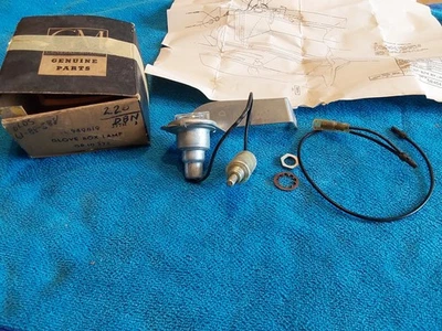 NOS GM 1961 OLDS DELTA 88 STARFIRE OLDSMOBILE 98 手套盒灯闪光灯套件 — 第 1/4 张图片