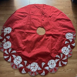 Pier 1 Imports NWT Red 50 Inch Christmas Tree Skirt w/ Peppermint Candies - Picture 1 of 9