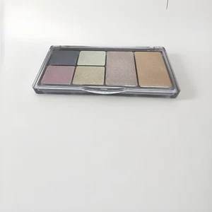 Essence Eyeshadow Be Kissed By The Moon Face And Eye Palette *Brand New* - Picture 1 of 2