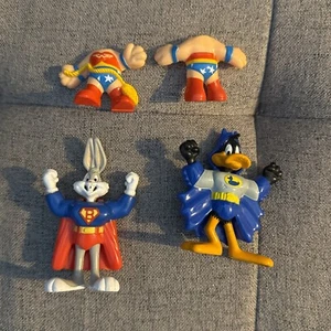 McDonalds Happy Meal Juguete DC Looney Tunes Bugs Bunny, Lucas Pato y Petunia Piezas - Imagen 1 de 5
