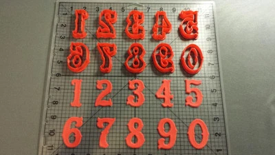 Juego de cortador de galletas con número de fuente inspirado en los Medias Rojas Foto 1 de 2