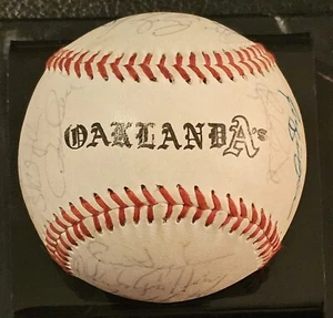 Béisbol firmado por el equipo de la Serie Mundial de los Atléticos de Oakland 1988; ¡encontrado raro!! - Imagen 1 de 6