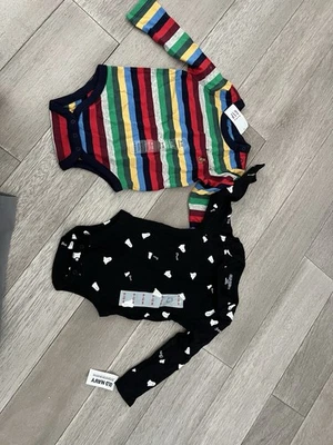 批量 2 件 全新带标签 婴儿紧身衣 6-12 个月 GAP & Old Navy 长袖 — 第 1/3 张图片