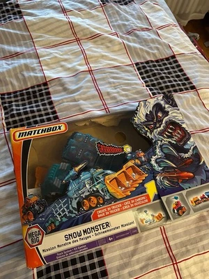 Mattel - Matchbox  J18480 Mega Rig Schneemonster Mission ! (Verpackung kaputt) - Bild 1 von 3