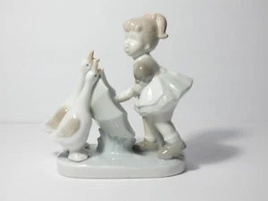 VINTAGE WOODMERE GIRL WITH UMBRELLA & DUCKS GEESE FIGURINE - Picture 1 of 20
