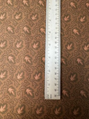 Tela acolchada Thimbleberries Club 2011 Border Blast 9011-1 estampado de hojas marrón Foto 1 de 2