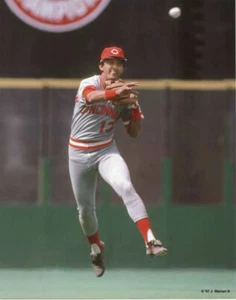 DAVE CONCEPCION CINCINNATI REDS FIELDING 8X10 PHOTO - Picture 1 of 1