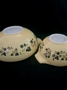 2 x Cuencos Mezcladores Vintage Pyrex Amarillo Negro Grosella Cenicienta - Imagen 1 de 9