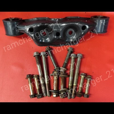 03-06 Juego de pernos de travesaño trasero Subaru BAJA con montaje diferencial Foto 1 de 2