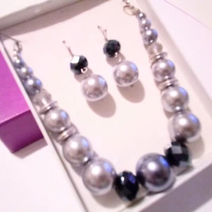 Gray Faux Pearl And Faceted Chunky Bead Chunky Necklace Earring Set NIB - Picture 1 of 4