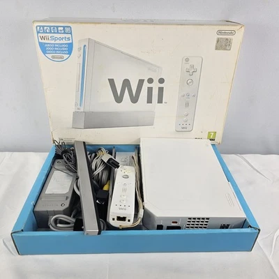 WII BIANCA CONSOLE COMPLETA COME DA FOTO - PAL  🇮🇹 - BUONE CONDIZIONI - Immagine 1 di 4