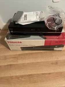 Toshiba SD-V296 DVD VCR Combo Player Recorder mit Fernbedienung Kabel getestet funktioniert - Bild 1 von 10
