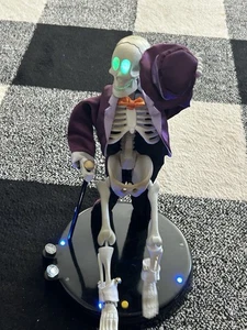 Gemmy High Stepping Skeleton Works Sings Hello My Baby - Bild 1 von 10