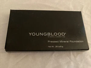 Youngblood Pressed Mineral Foundation COFFEE .28 oz/8g - Foto 1 di 3