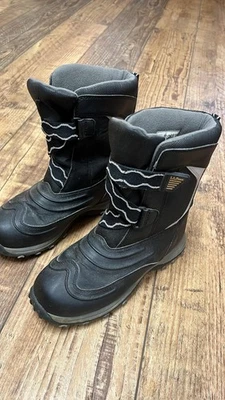 Botas negras de invierno LL Bean para jóvenes con correa para nieve 251947 - talla 4 niños Foto 1 de 3