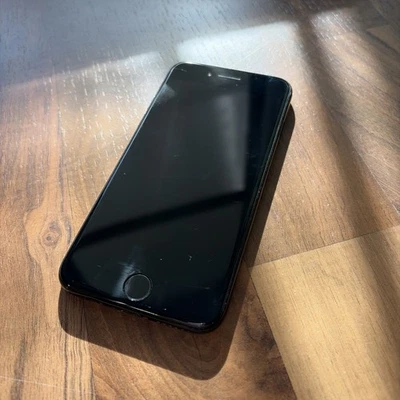 Apple iPhone 7 - 64GB - Schwarz A1778 (GSM) - Bild 1 von 4