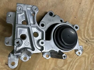 Genuine Nissan Rogue Drivers Side Engine Mount 11220ET81C - Bild 1 von 3