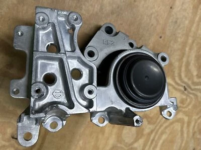 Montaje motor lado conductor Nissan Rogue original 11220ET81C Foto 1 de 3