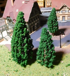 10 dunkelgrüne Tannen, je 5 Stück 95 und 130 mm hoch - Picture 1 of 12