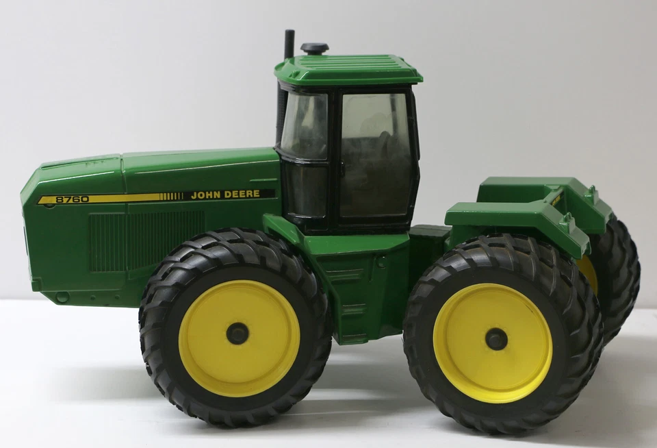 John Deere 8760 Tractor 4wd 1988 Special Edition By Ertl 1/16 Scale NB Die Cast - Image 1 of 4