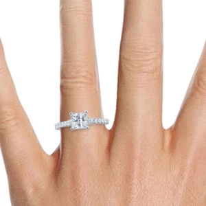 Anello di Fidanzamento 1 CT Diamante Conveniente Taglio Principessa D/VS1 Oro Bianco 14K - Foto 1 di 5
