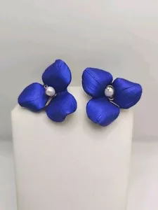 Sylvan Spirit Hand Sculpted Clay Earrings Pearl, Violet Flower Clip On 1" - Picture 1 of 6