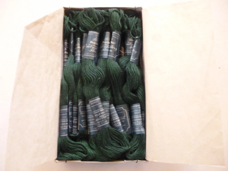 18 BUCILLA EMBROIDERY FLOSS THREAD FOREST GREEN #3890 - Image 1 of 2