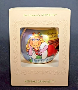 Vintage Hallmark 1981 Muppets Jim Hensons Miss Piggy Kermit Frosch Satin Ornament NOB - Bild 1 von 5