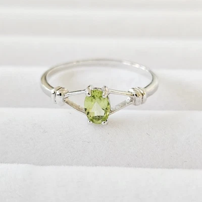 Genuine Natural Peridot 925 Sterling Silver Solitaire Ring - Image 1 of 4