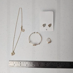 Goldfarbenes Herz Bettelkette Armband Ring & Ohrringe Set - Strass Akzente - Bild 1 von 7