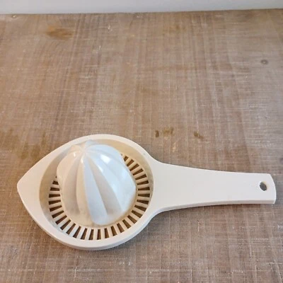 Escariador de Jugos Portátil Vintage Beige Ekco Plástico Nylon, Exprimidor Naranja 8" de Largo Foto 1 de 4